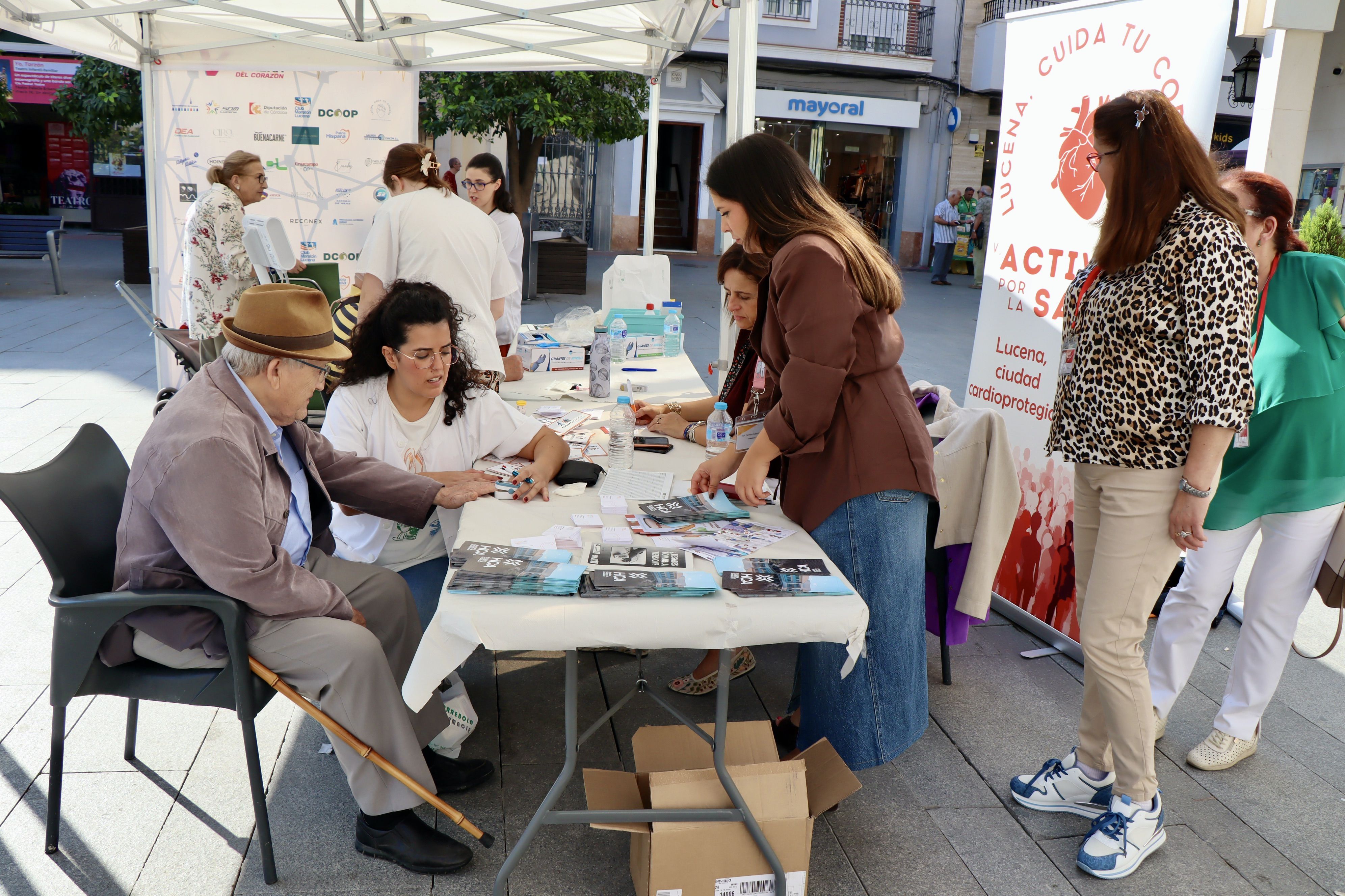 Realización de pruebas médicas, esta mañana en la Plaza Nueva