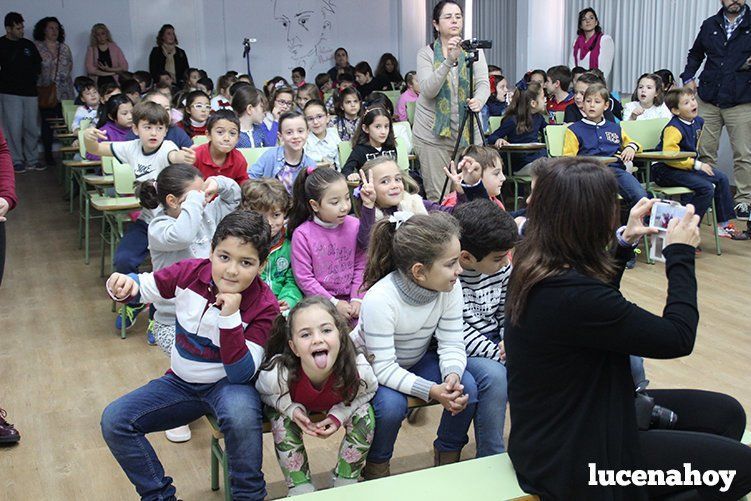Galería: El colegio Antonio Machado inaugura su salón de usos múltiples con mucha poesía