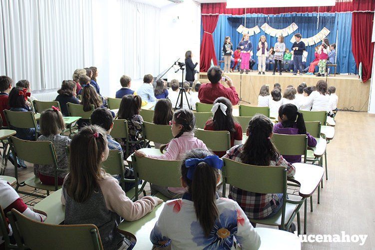 Galería: El colegio Antonio Machado inaugura su salón de usos múltiples con mucha poesía