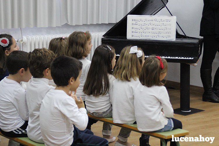 Galería: El colegio Antonio Machado inaugura su salón de usos múltiples con mucha poesía