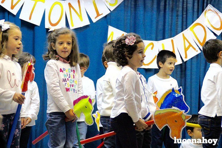 Galería: El colegio Antonio Machado inaugura su salón de usos múltiples con mucha poesía