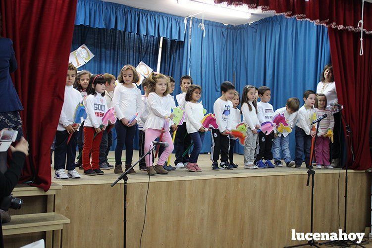 Galería: El colegio Antonio Machado inaugura su salón de usos múltiples con mucha poesía