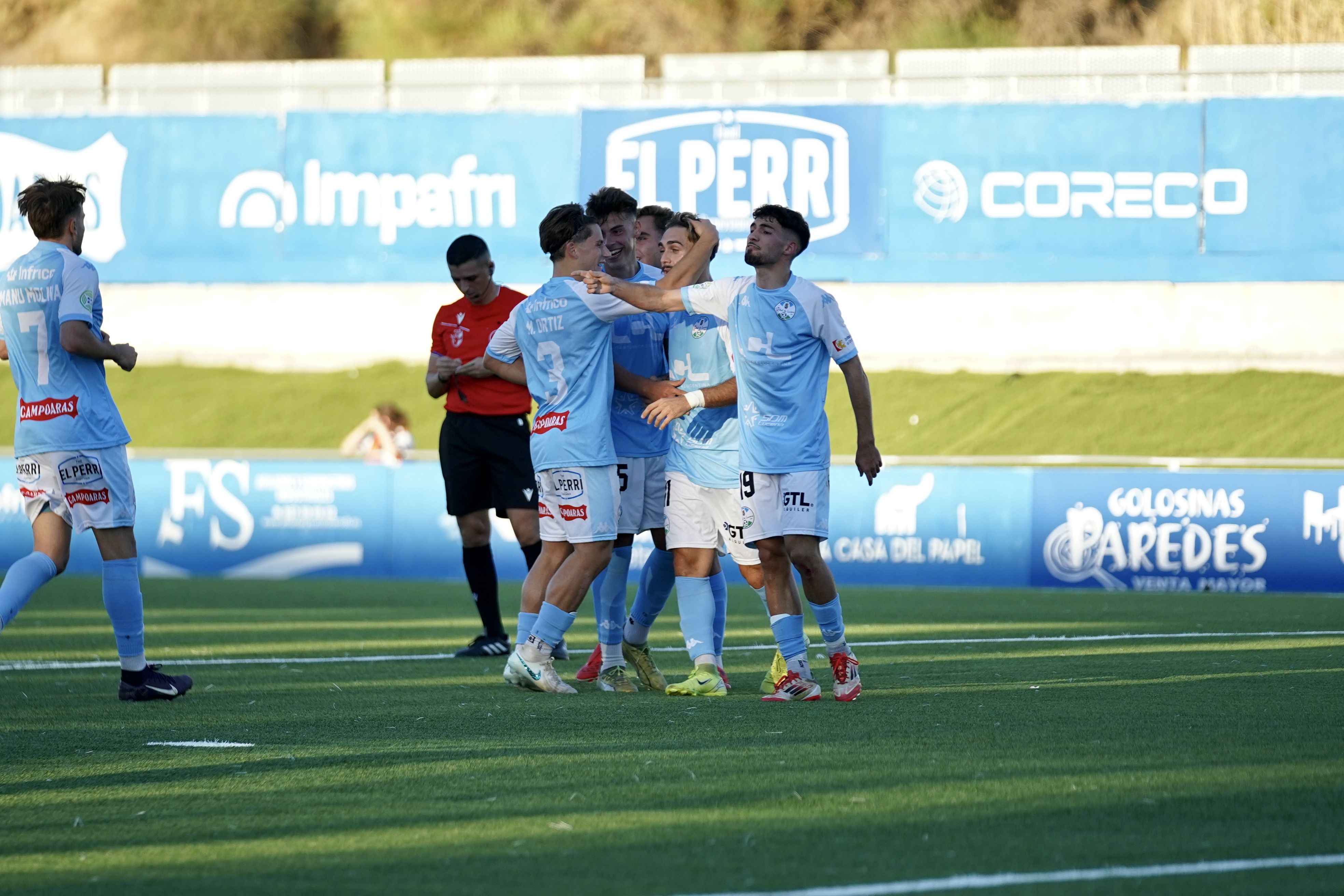 Los jugadores celestes celebran el gol conseguido por Joseliyo