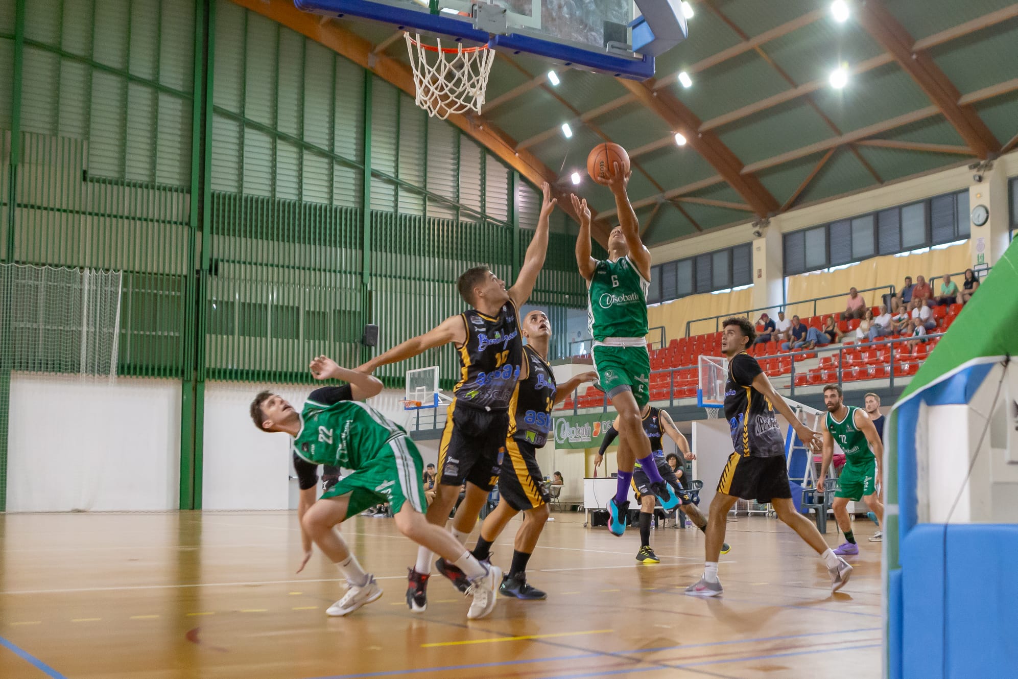 Una jugada del partido entre Visobath Al-Yussana y CB Benahavís