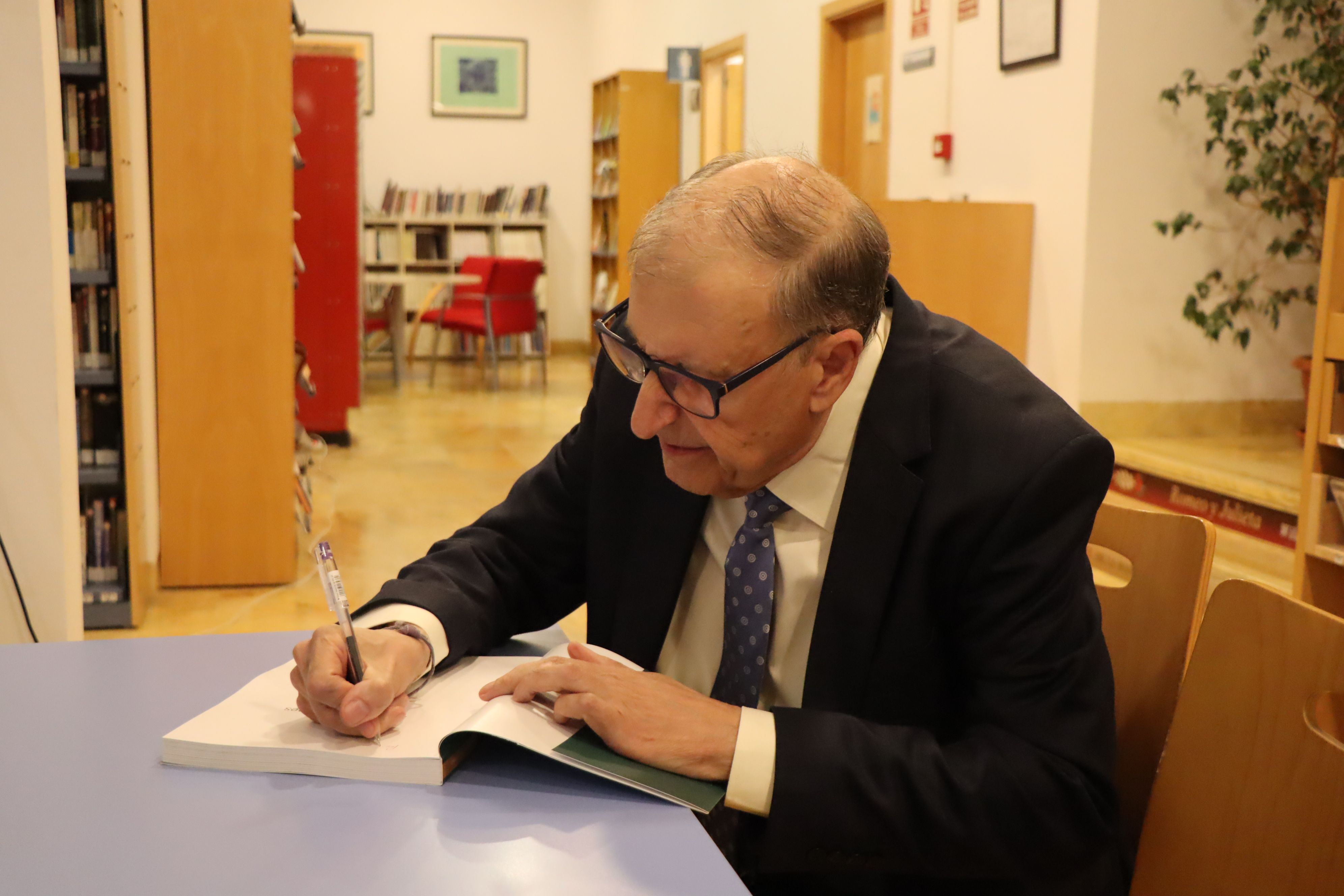 Presentación del libro de Luisfernando Palma Robles "Amanecer del lunes"