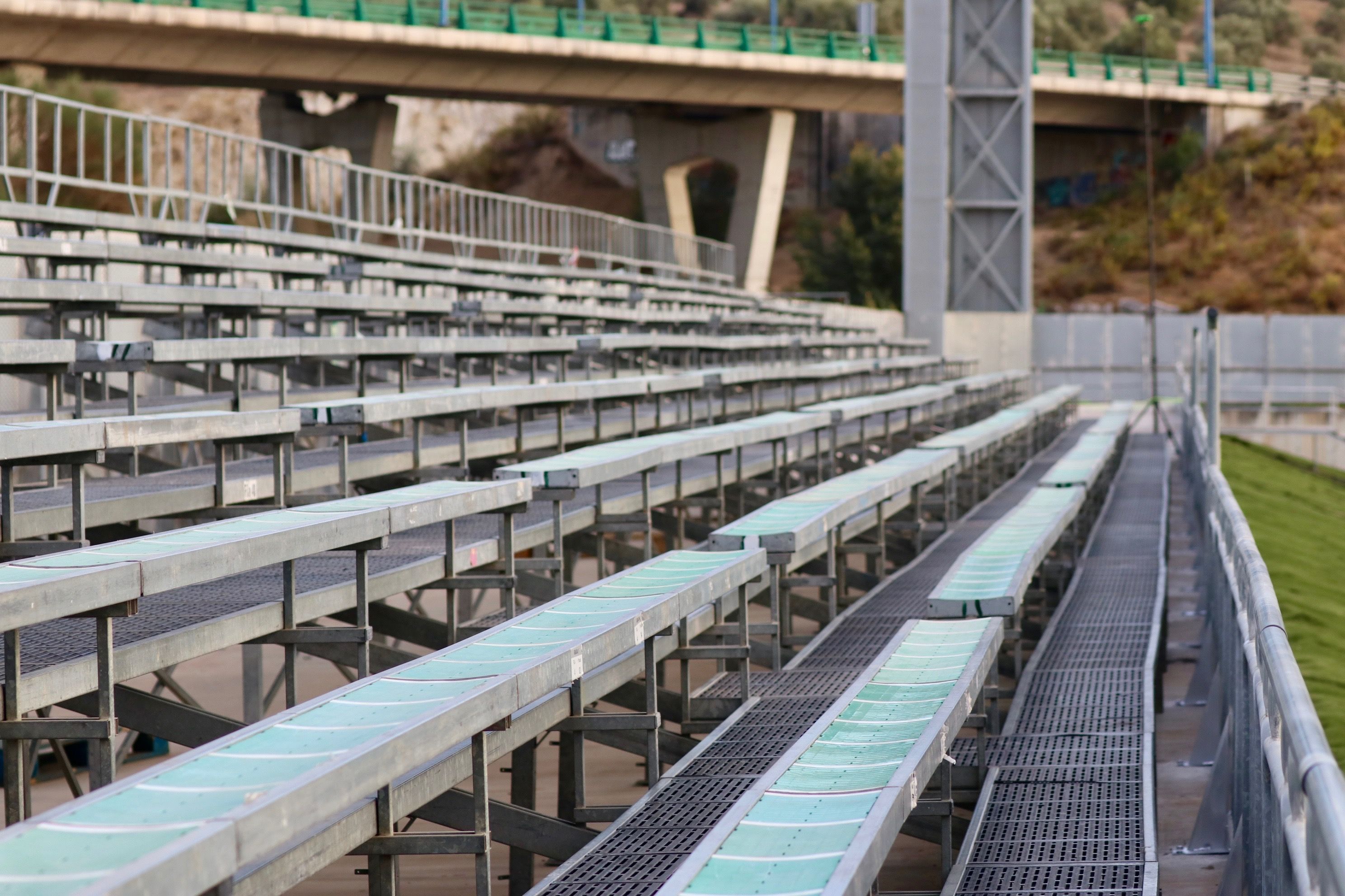 Gradas supletorias instaladas en el Estadio Ciudad de Lucena. El objetivo es verlas llenas este miércoles Gradas supletorias instaladas en el Estadio Ciudad de Lucena. El objetivo es verlas llenas este miércoles