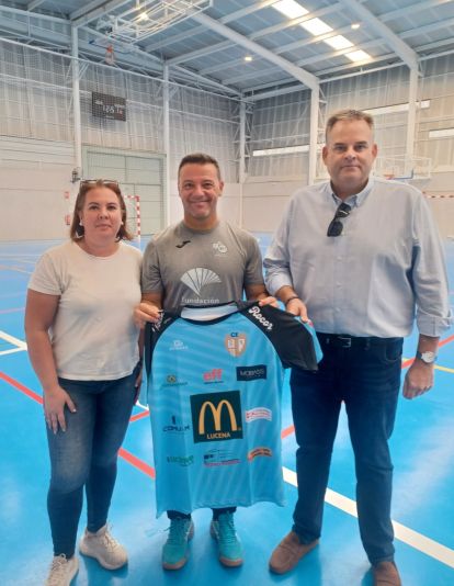 La presidente del CBL, Sonia Mora, director técnico de la Federación Andaluza, Antonio Ortiz, y concejal de Deportes, Ángel Novillo La presidente del CBL, Sonia Mora, director técnico de la Federación Andaluza, Antonio Ortiz, y concejal de Deportes, Ángel Novillo