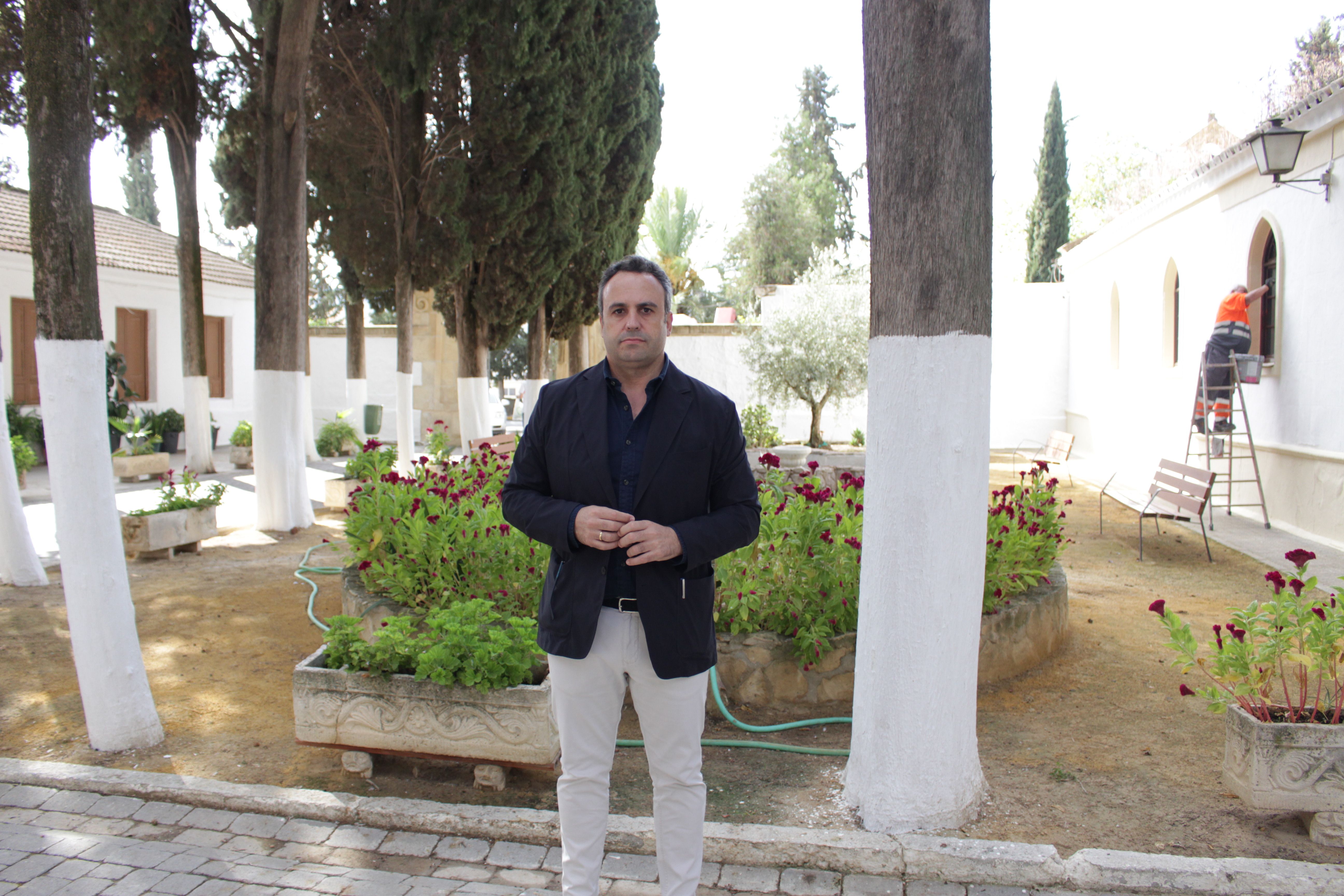 Javier Pineda, edil de Cementerios Javier Pineda, edil de Cementerios