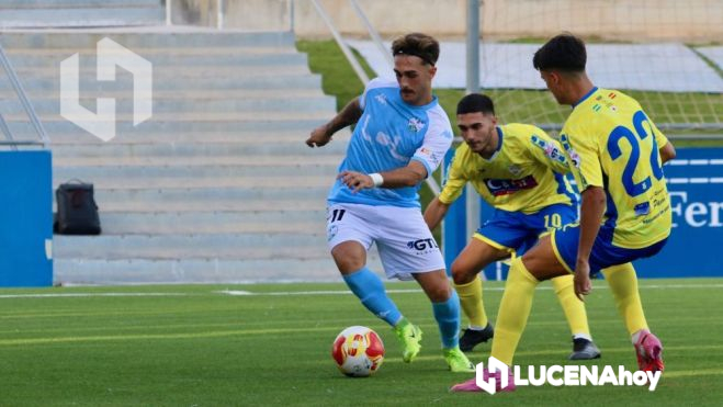Una jugada en el partido frente al Coria CF