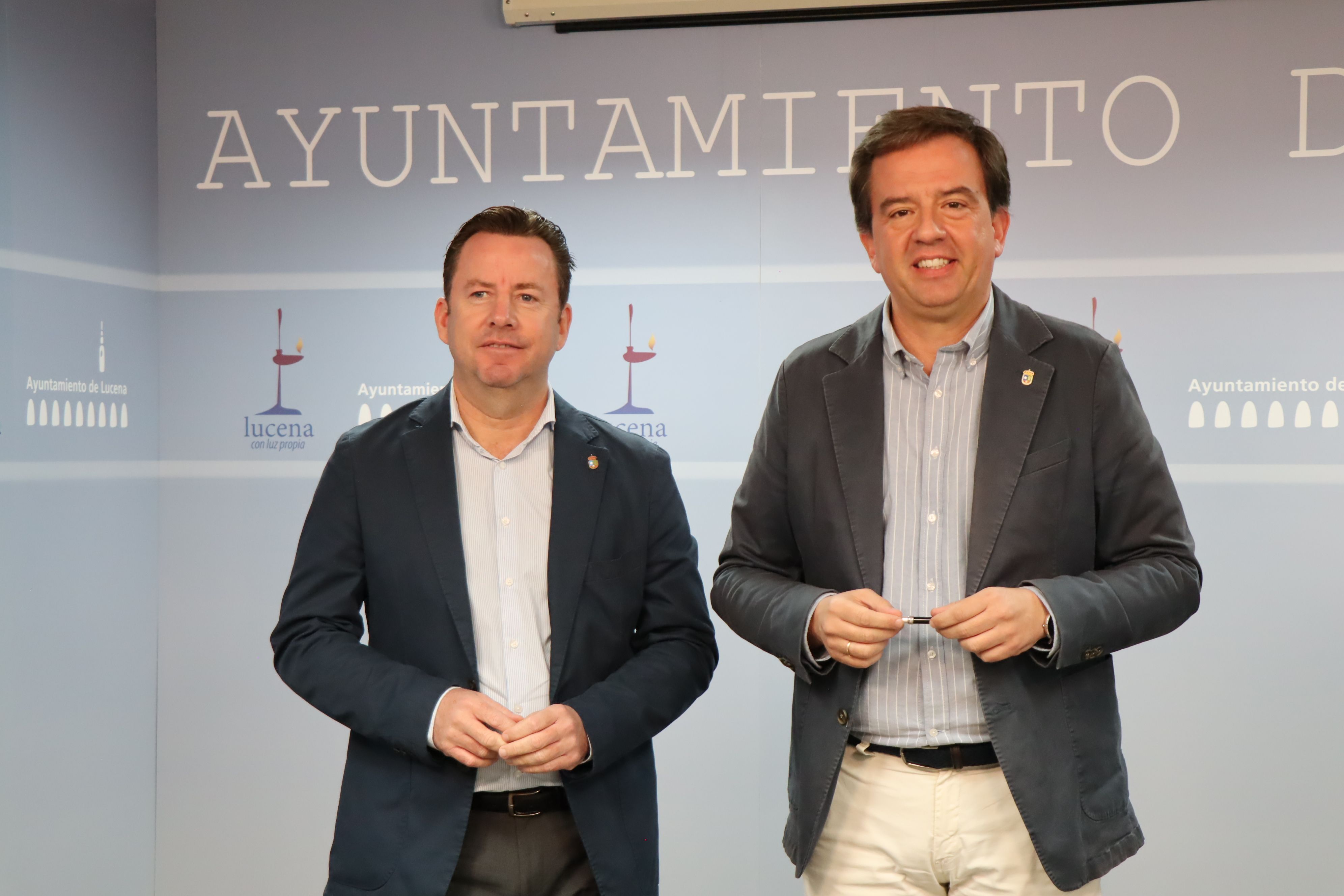 Aurelio Fernández y Francis Aguilar durante la rueda de prensa de valoración de los presupuestos de la Junta de Andalucía para Lucena Aurelio Fernández y Francis Aguilar durante la rueda de prensa de valoración de los presupuestos de la Junta de Andalucía para Lucena
