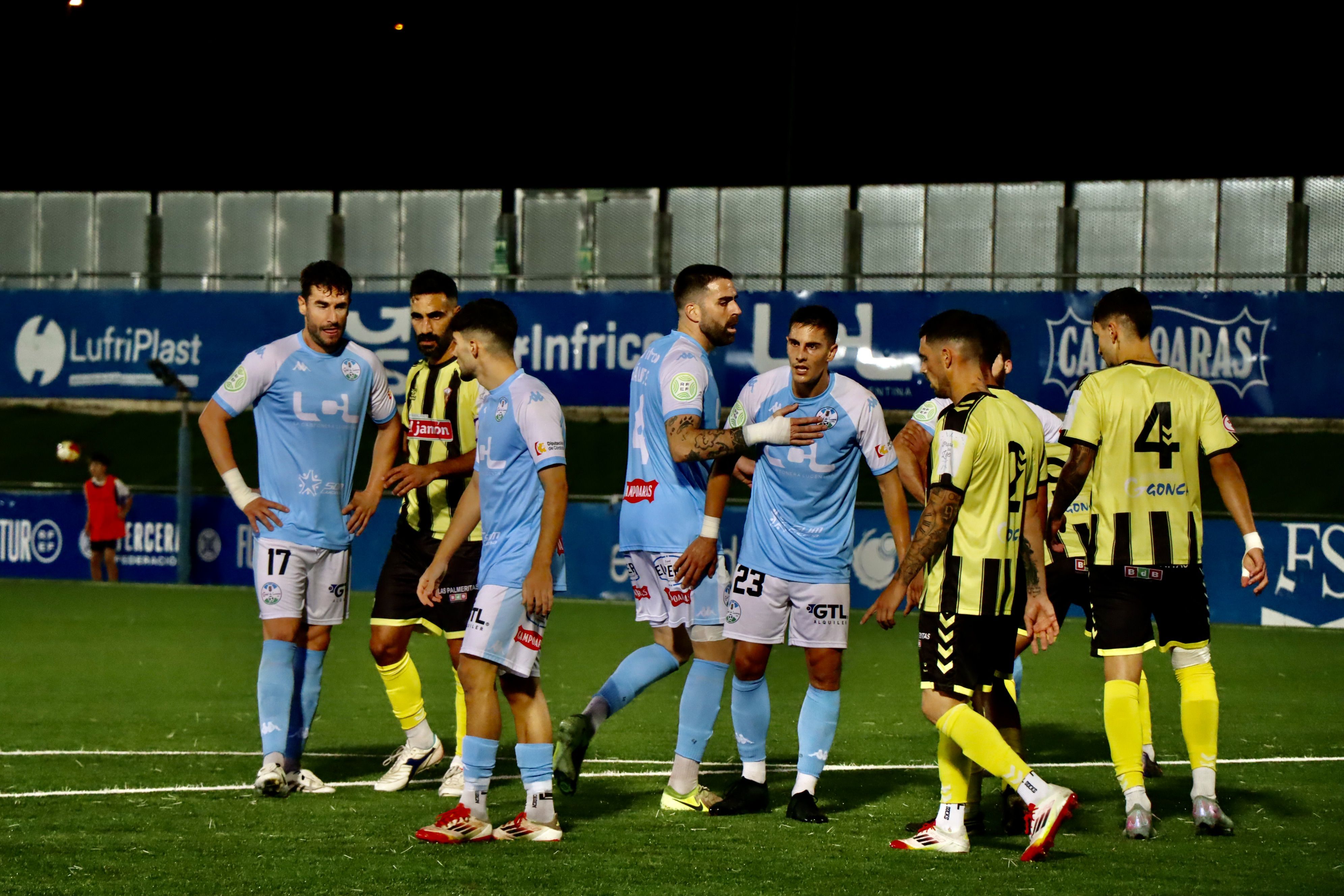 Un lance del partido entre Ciudad de Lucena y San Roque