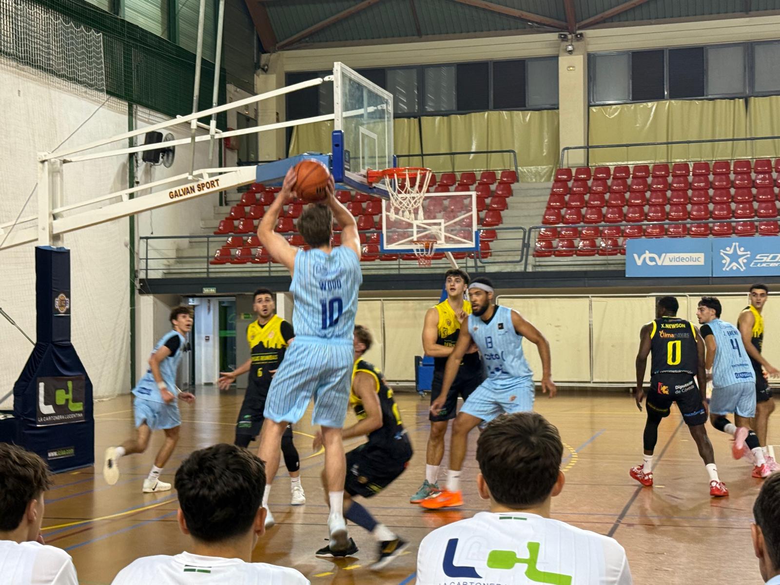 Un lance del partido entre Coto CCB Lucena y CP Peñarroya