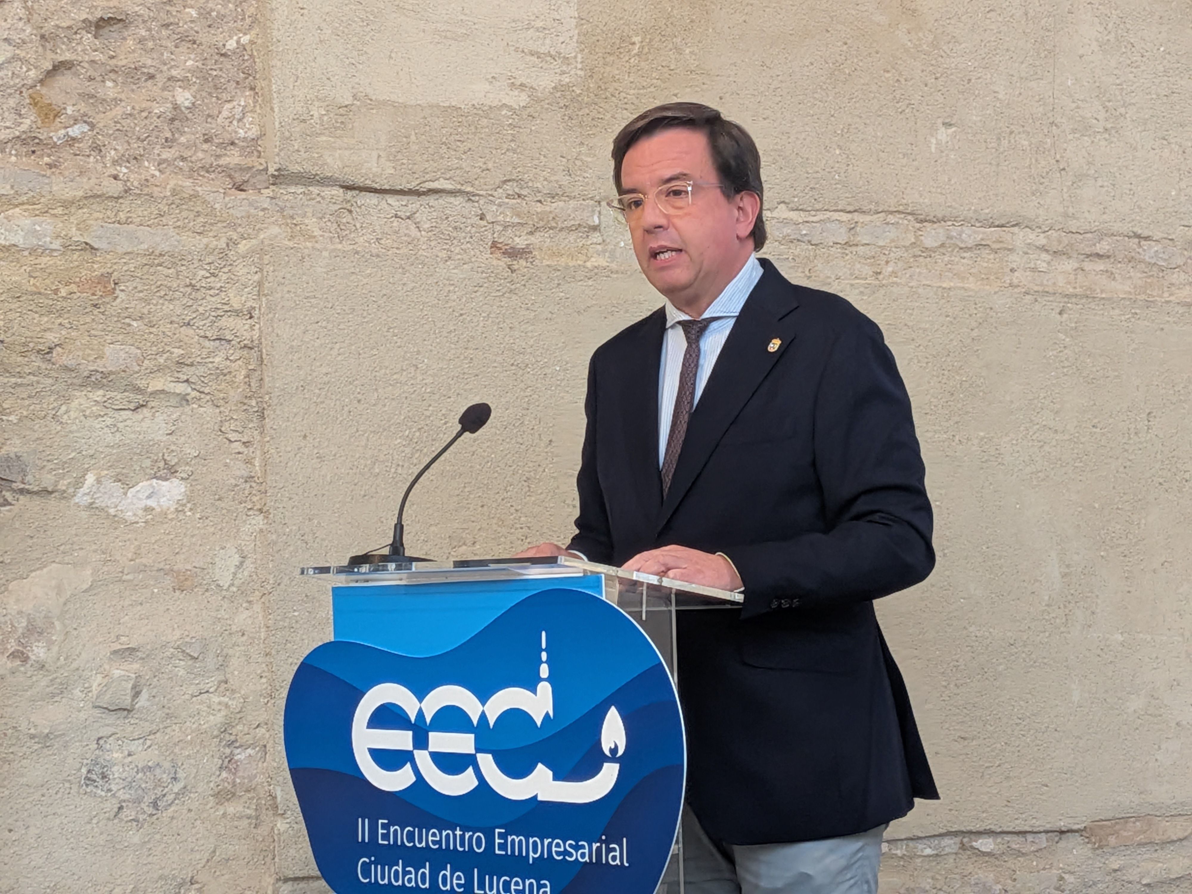 El alcalde de Lucena durante su ponencia en el encuentro