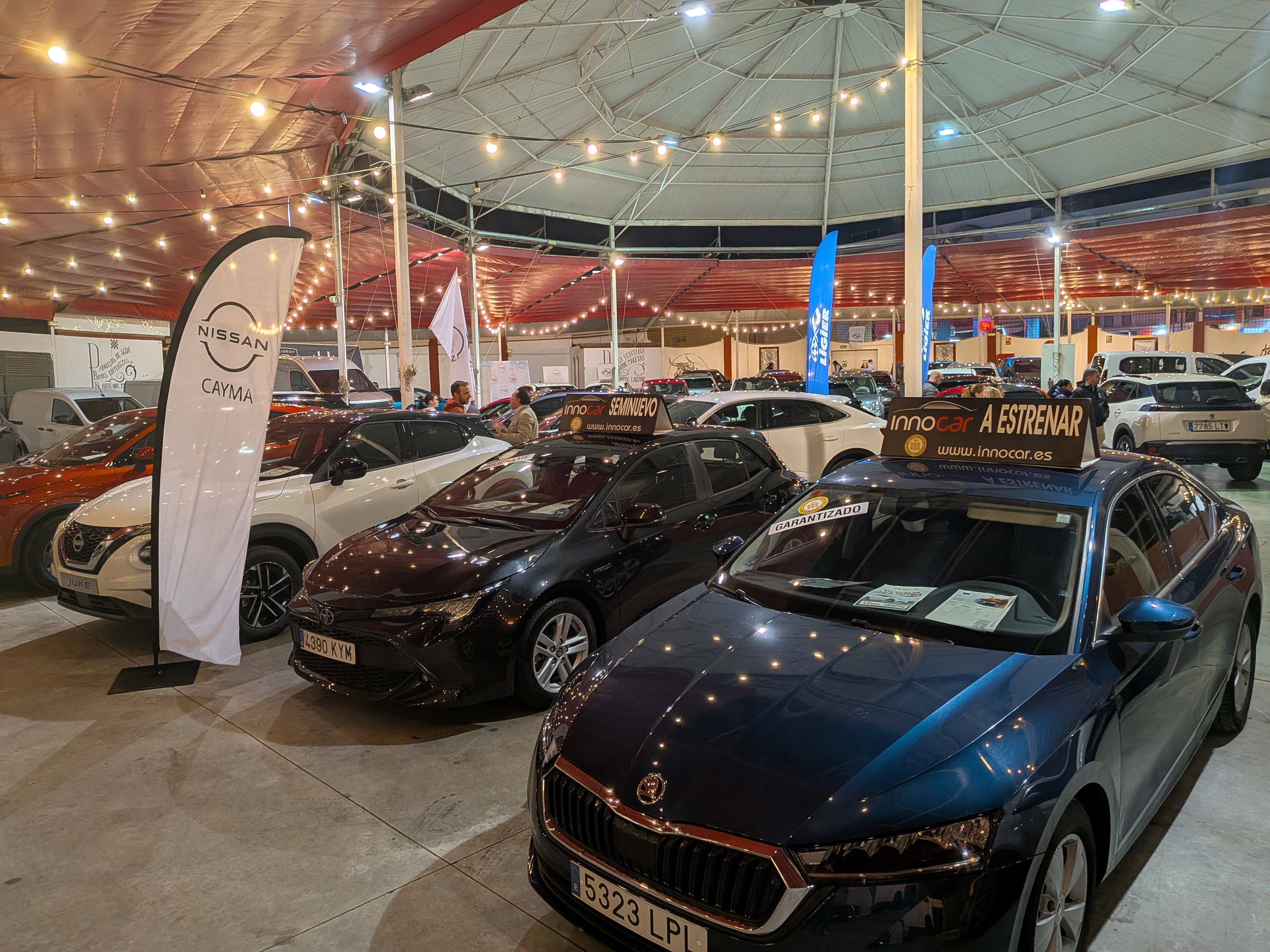 Una vista de algunos de los vehículos expuestos