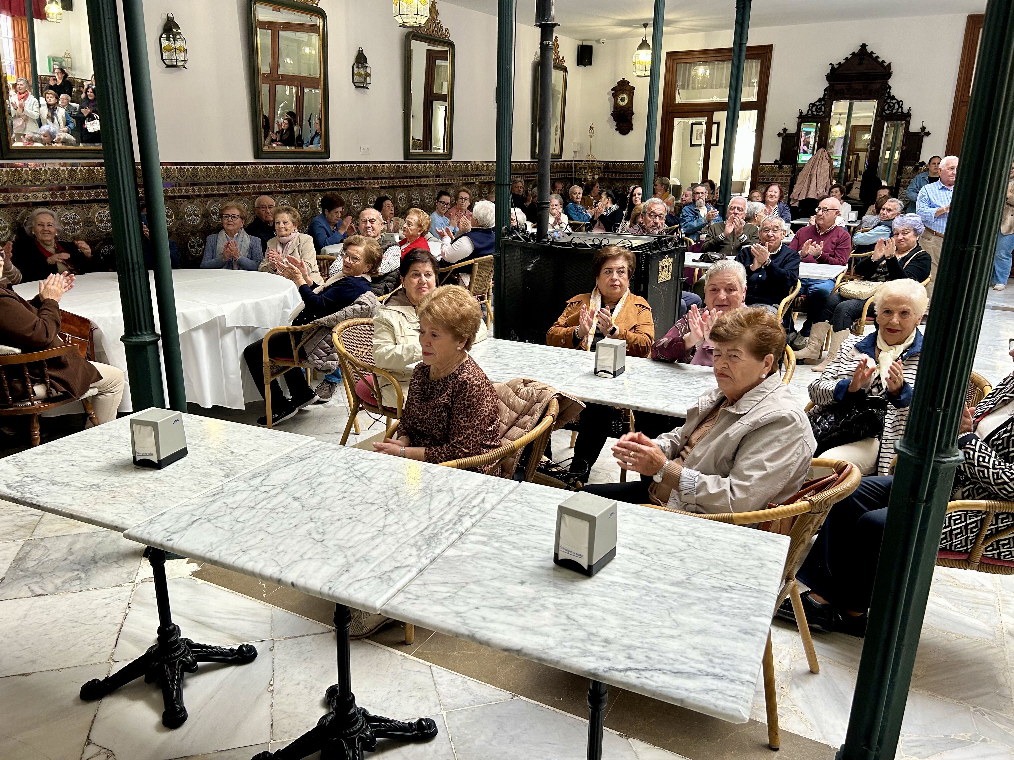 Algunos de los asistentes a este VIII Encuentro de Mayores