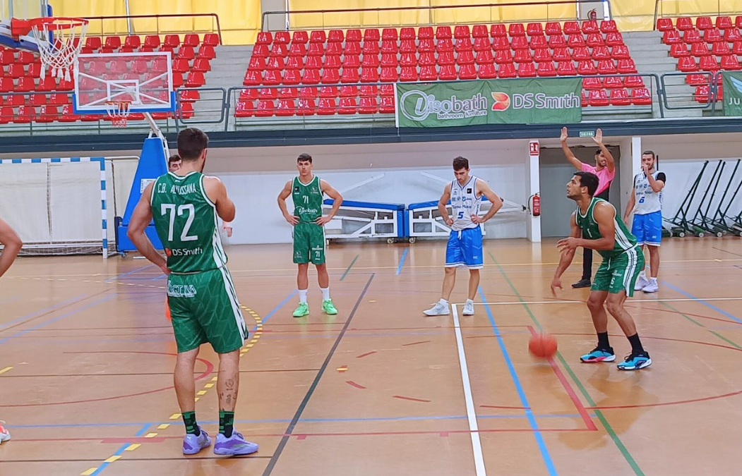 Un momento del partido entre Al-Yussana y Torino Málaga Basket 