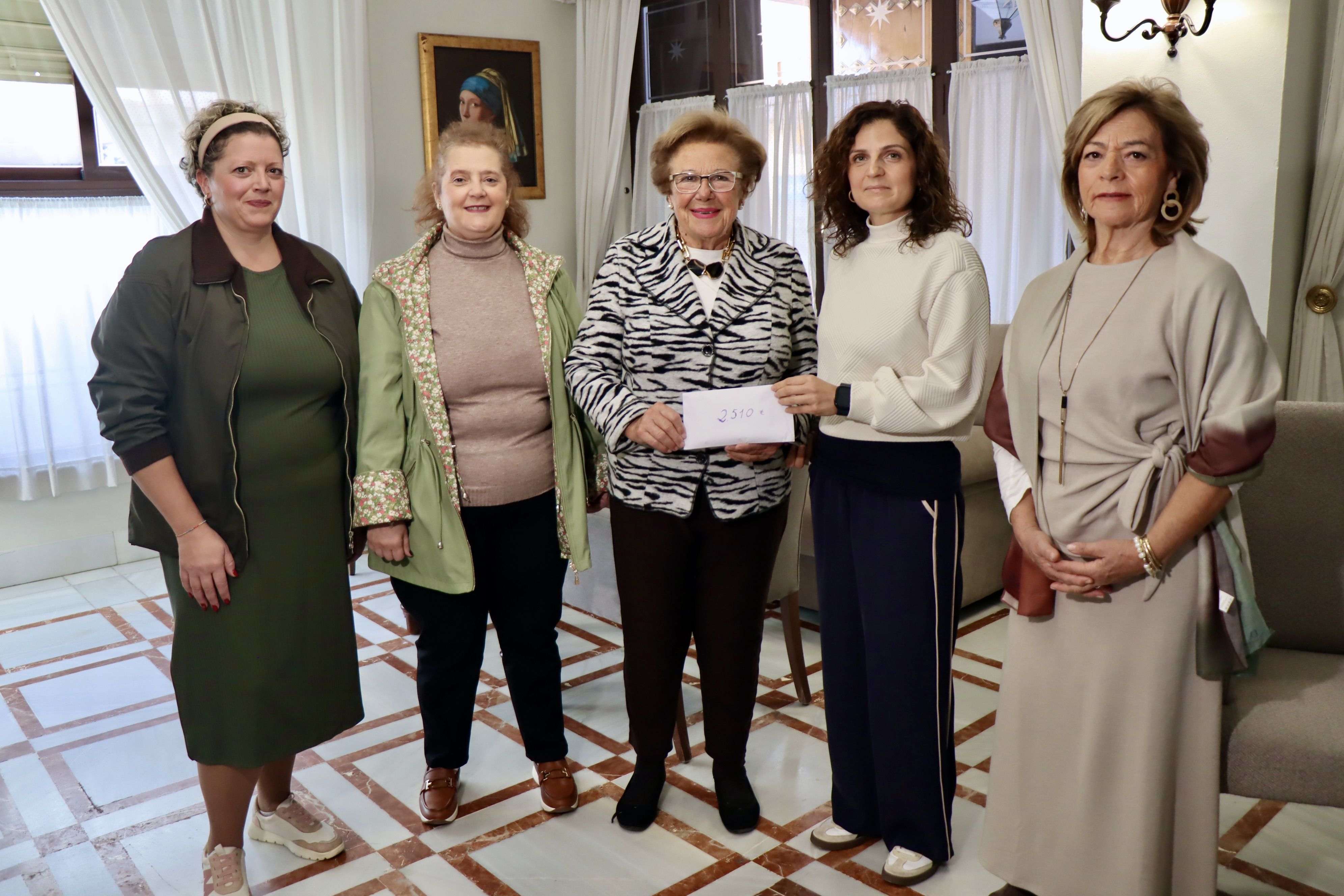 Entrega del dinero recaudado a la asociación Diabetes Lucena