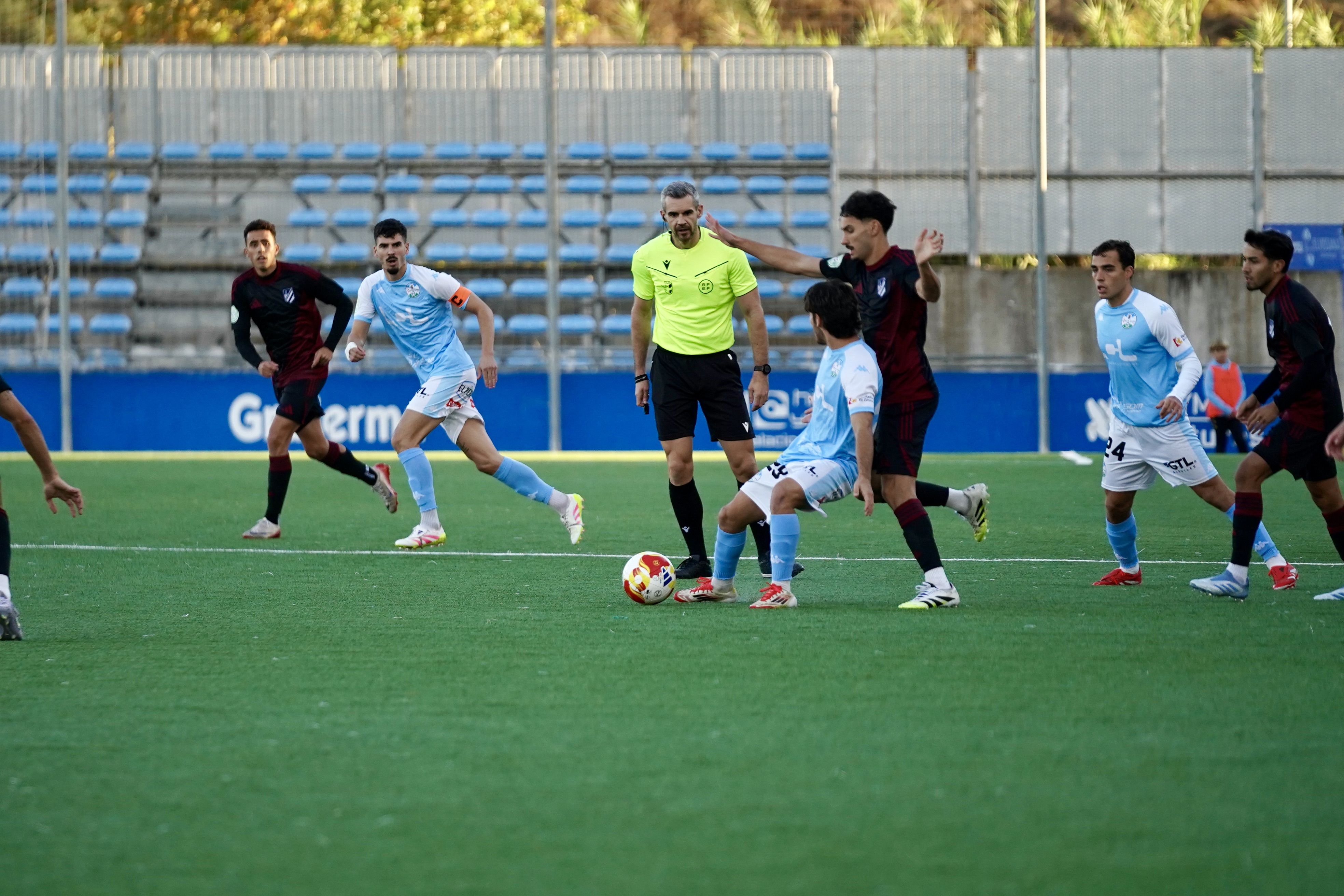 Imagen del último partido del Ciudad de Lucena ante el Atlético Onubense. Foto: Antonio Dávila