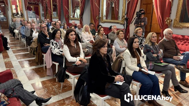 Numerosos asistentes acudieron a la jornada de la AECC en el Salón de los Espejos del Circulo Lucentino