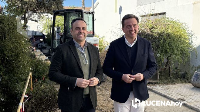 El concejal de obras, Javier Pineda, junto con el alcalde de Lucena, Aurelio Fernández, detallan las obras correspondientes al plan PFEA.