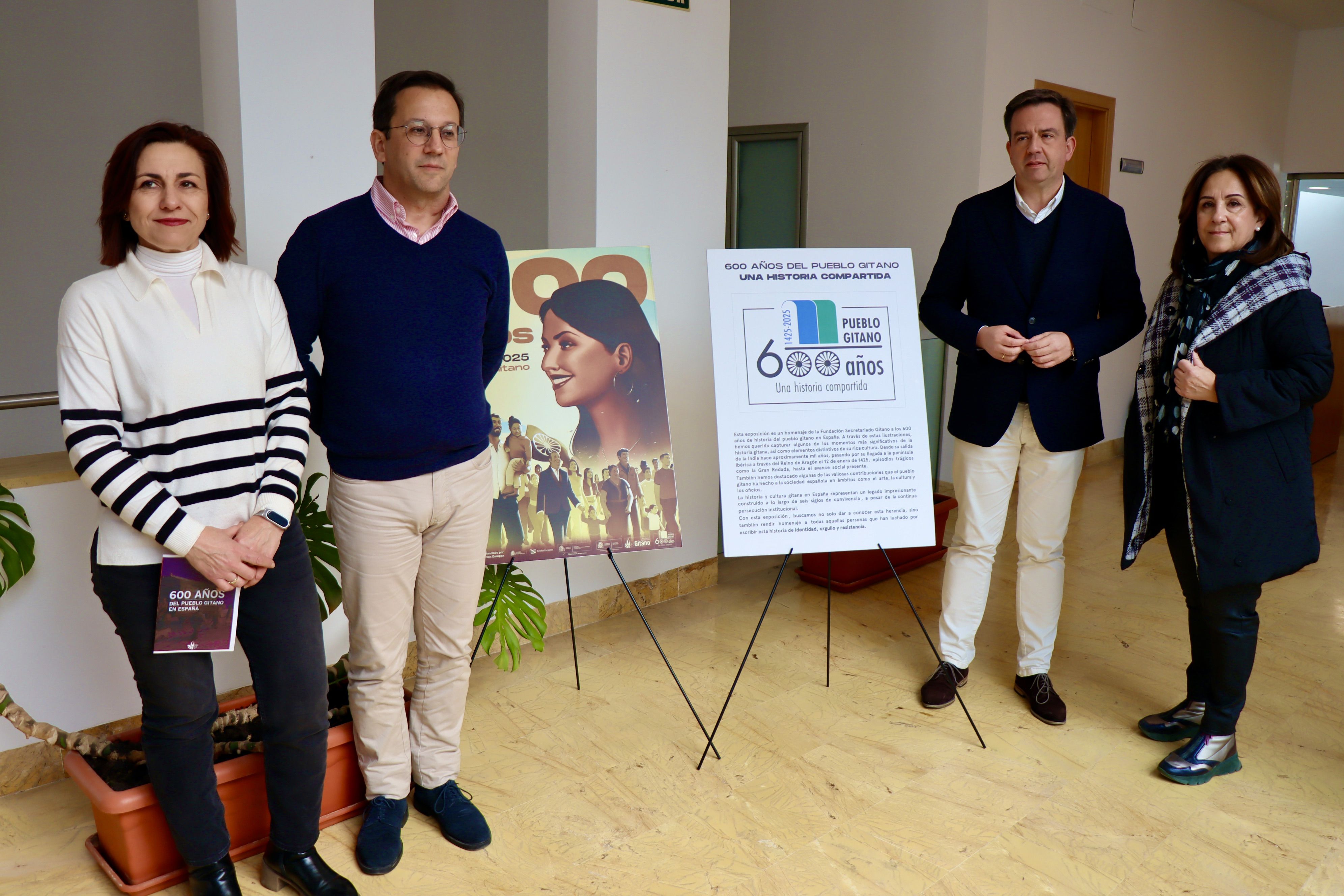 Inauguración de la exposición "600 años del pueblo gitano. Una historia compartida" en la Biblioteca Pública Municipal