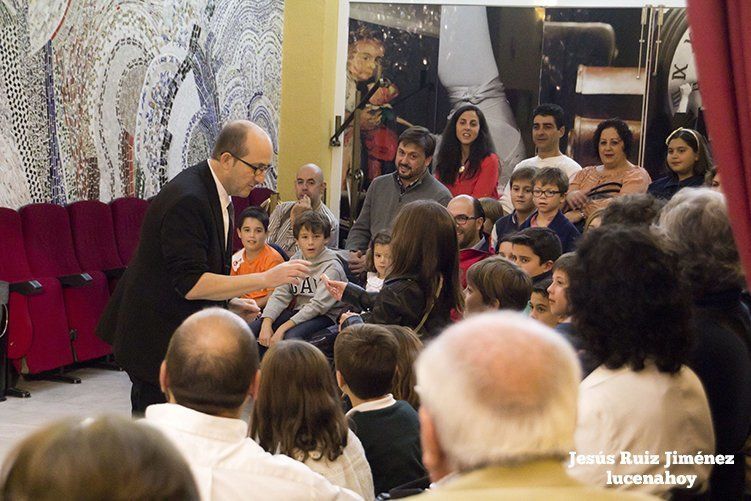 Galería: El mago Valery llena de ilusión el hall del Palacio Erisana, por Jesús Ruiz Galería: El mago Valery llena de ilusión el hall del Palacio Erisana, por Jesús Ruiz