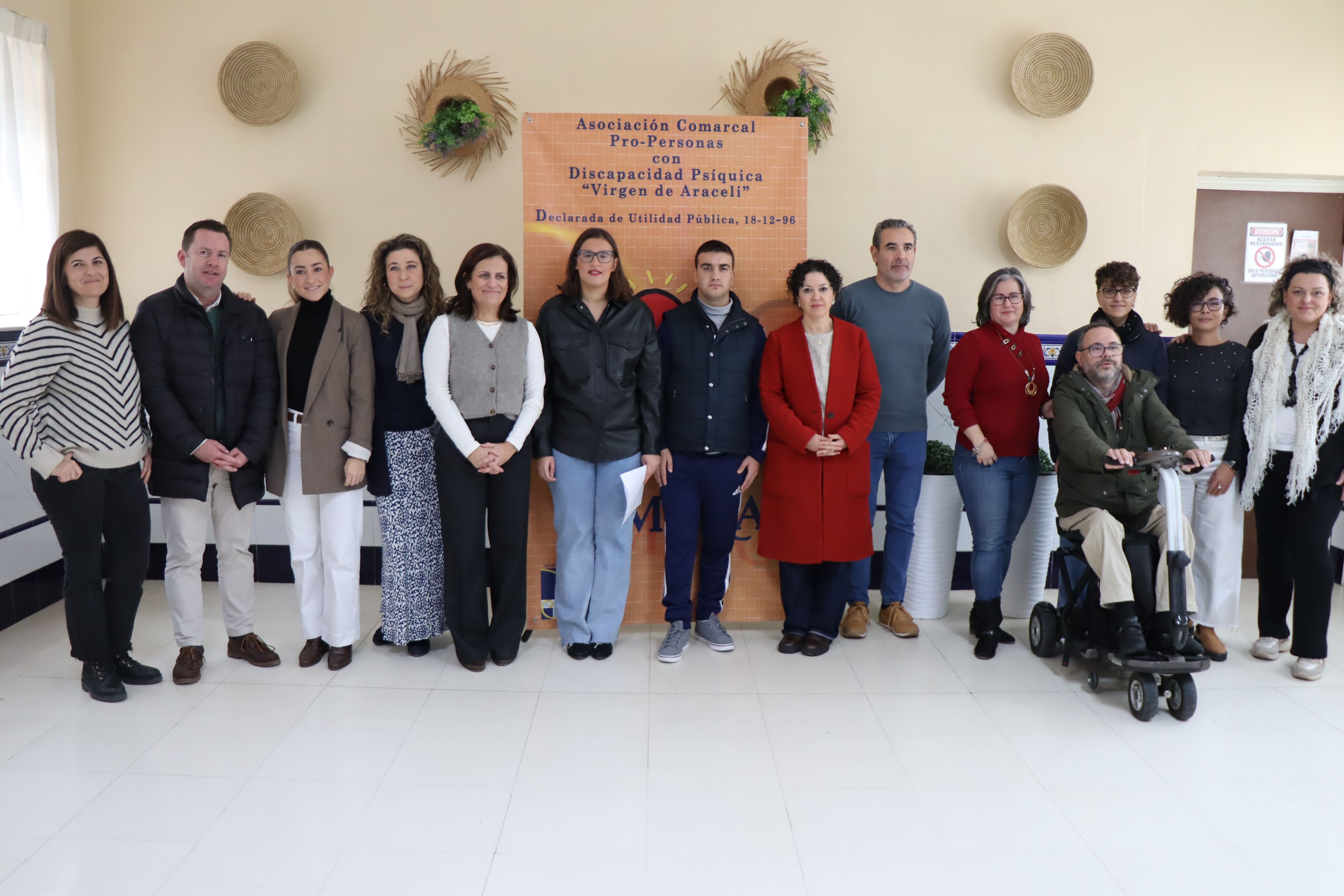 Autoridades y representantes del Foro Local de la Discapacidad