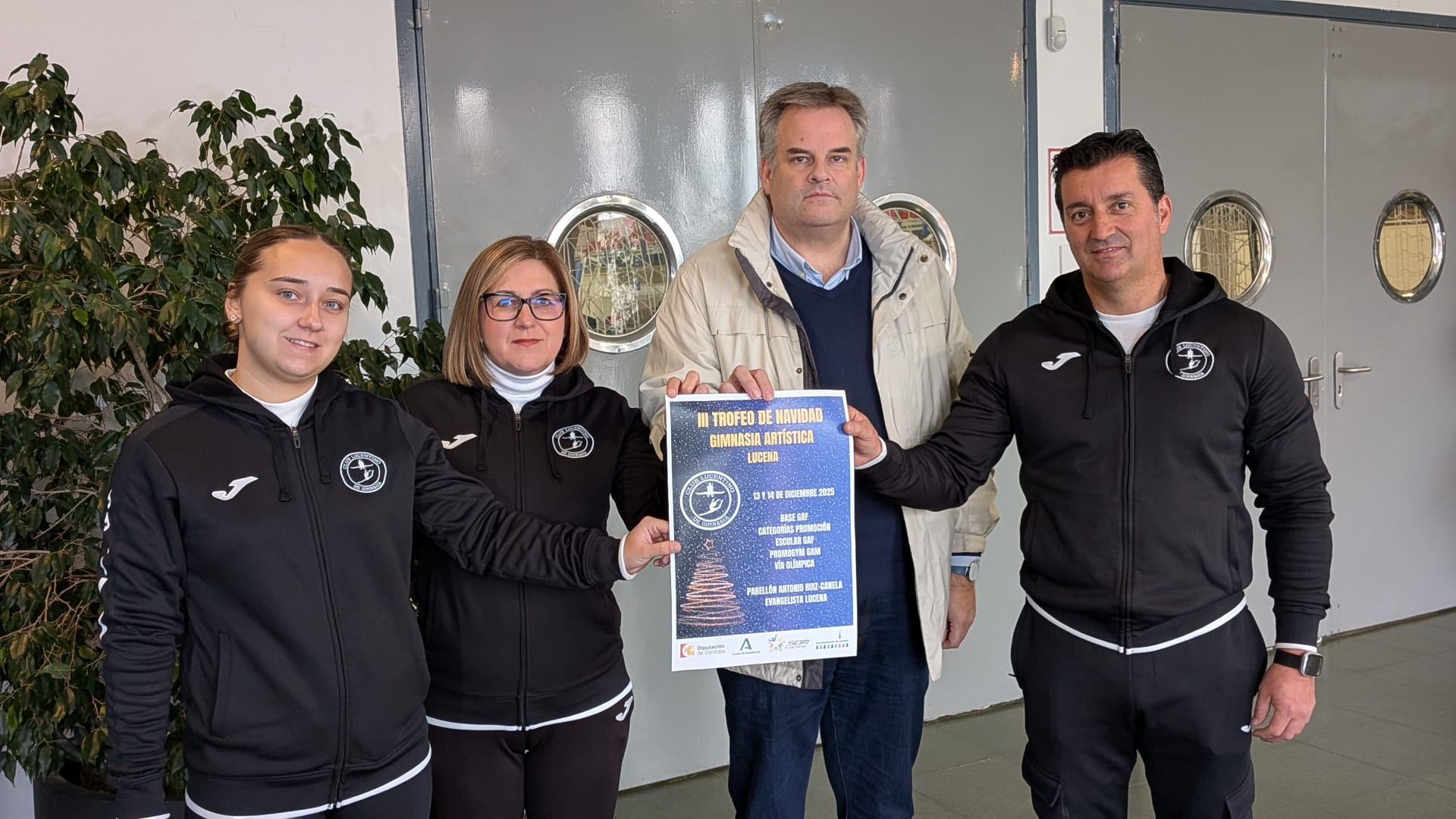 Un instante durante la presentación del III Trofeo de Navidad en las instalaciones del Pabellón Antonio Ruiz-Canela.