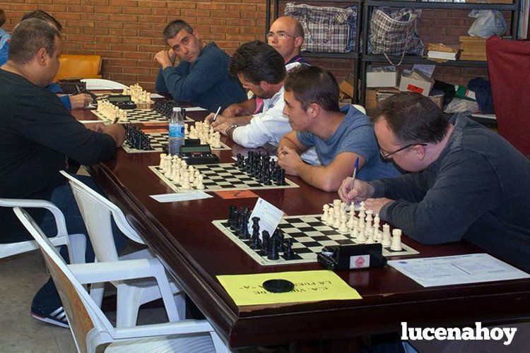  A la derecha, algunos de los componentes del equipo A del Club Ruy López de Ajedrez de Lucena. 