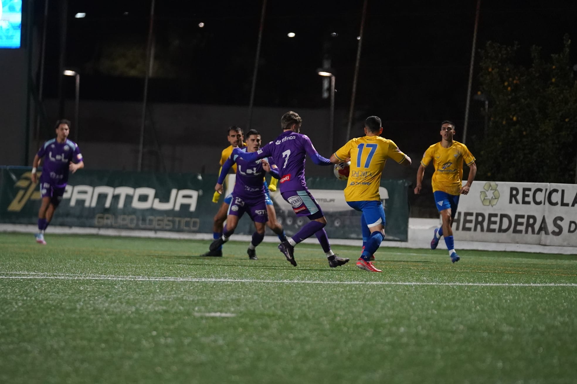 UD Tomares - Ciudad de Lucena. Foto: Antonio Dávila