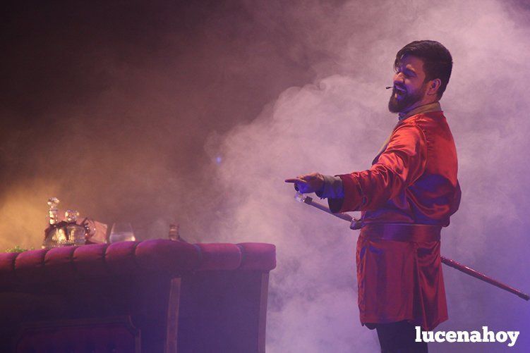 Galería: Manu Sánchez cuelga el primer "no hay billetes" de la Semana del Teatro con "El último santo"