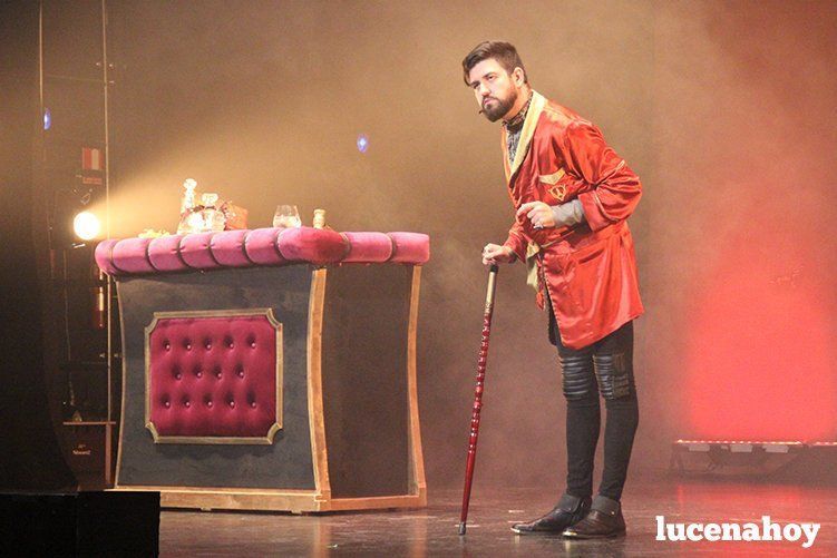 Galería: Manu Sánchez cuelga el primer "no hay billetes" de la Semana del Teatro con "El último santo"