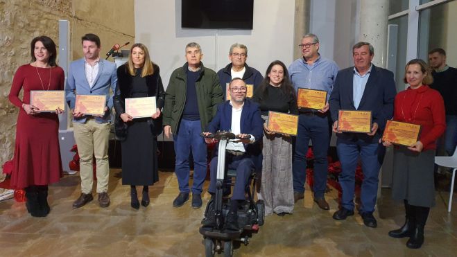 Autoridades, galardonados y ponente en estas XVIII Jornadas Informativas sobre Discapacidad