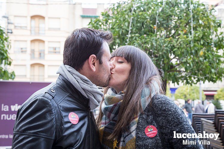 Galería: 'Amorgrafía' buscando el amor por las calles de Lucena para decir 'basta' a la violencia machista