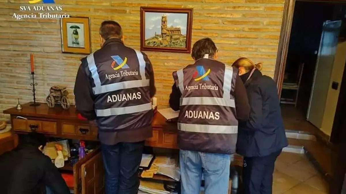 Una de las imágenes de este operativo distribuidas por la Agencia Tributaria
