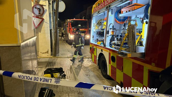 Efectivos del Parque Comarcal de Bomberos de Lucena en el lugar de los hechos