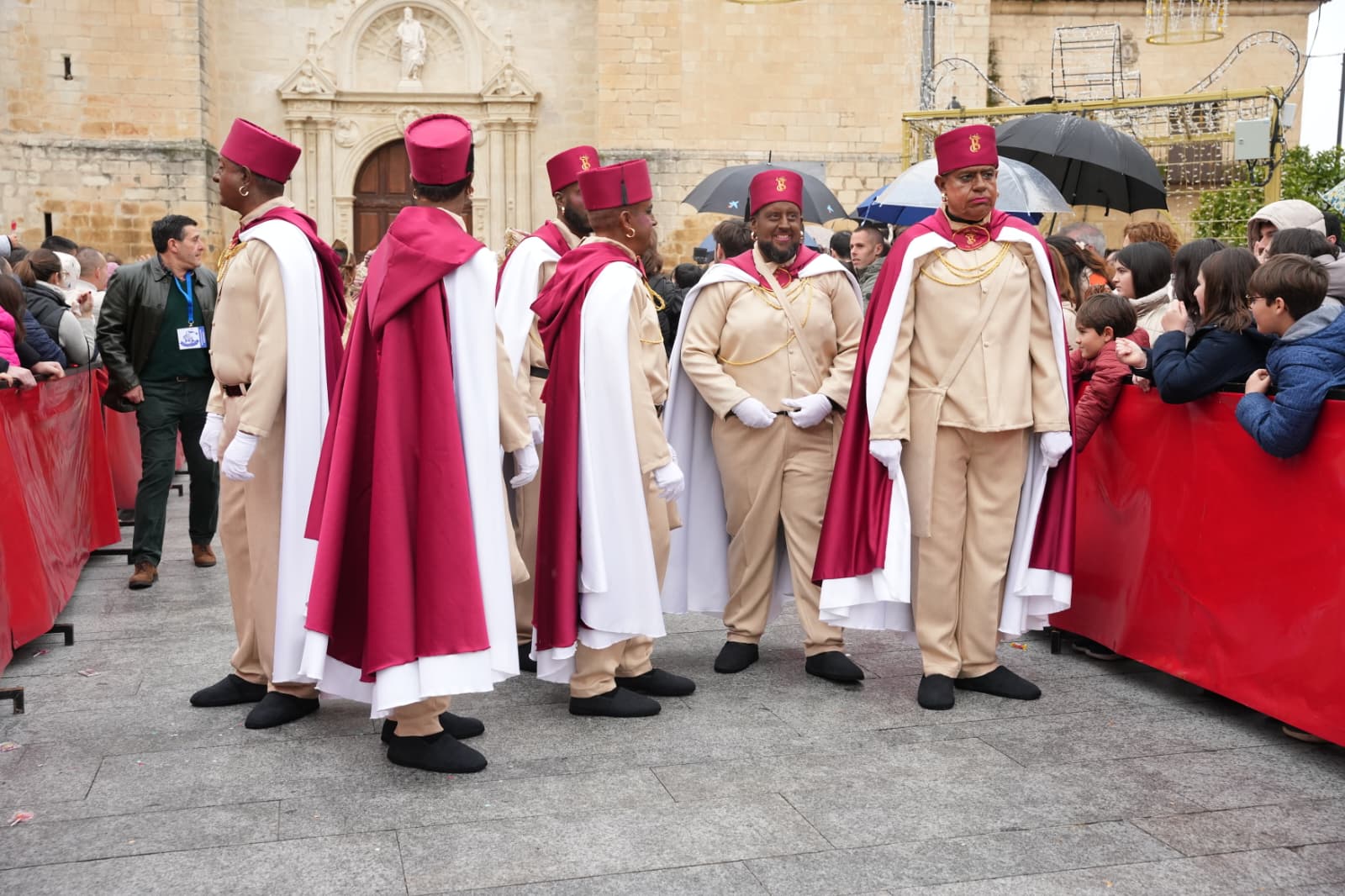 Los Reyes Magos acuden al portal de Belén para la Adoración al Niño Jesús