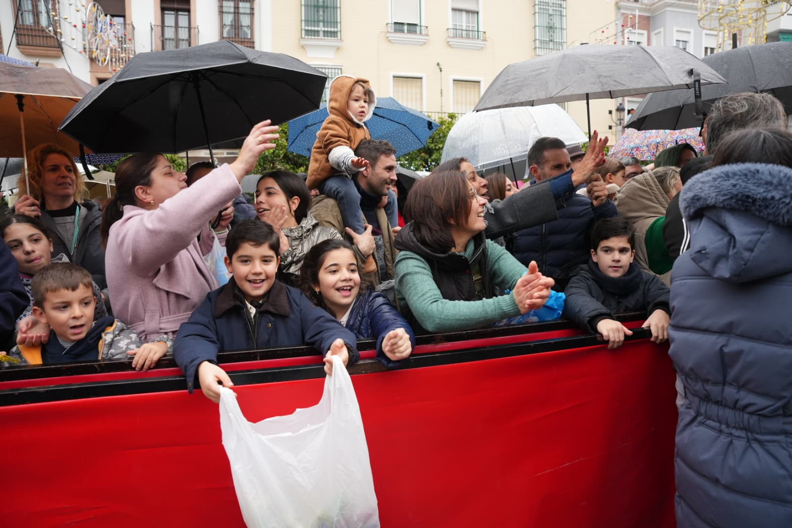 Los Reyes Magos acuden al portal de Belén para la Adoración al Niño Jesús