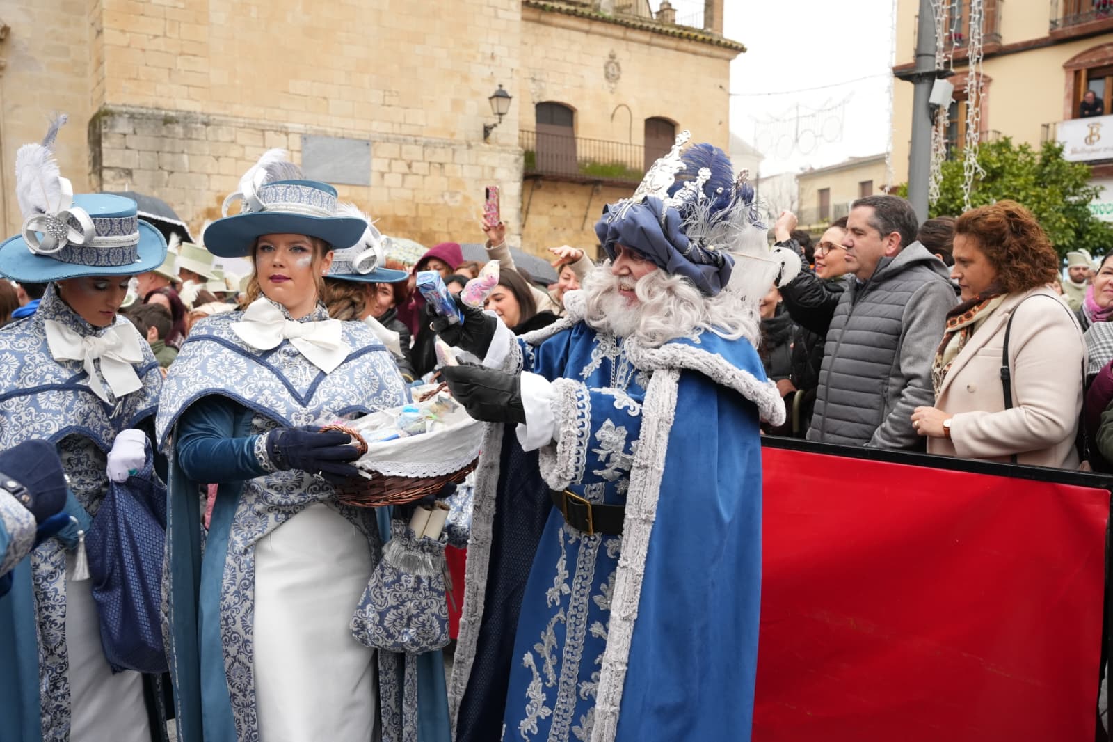 Los Reyes Magos acuden al portal de Belén para la Adoración al Niño Jesús