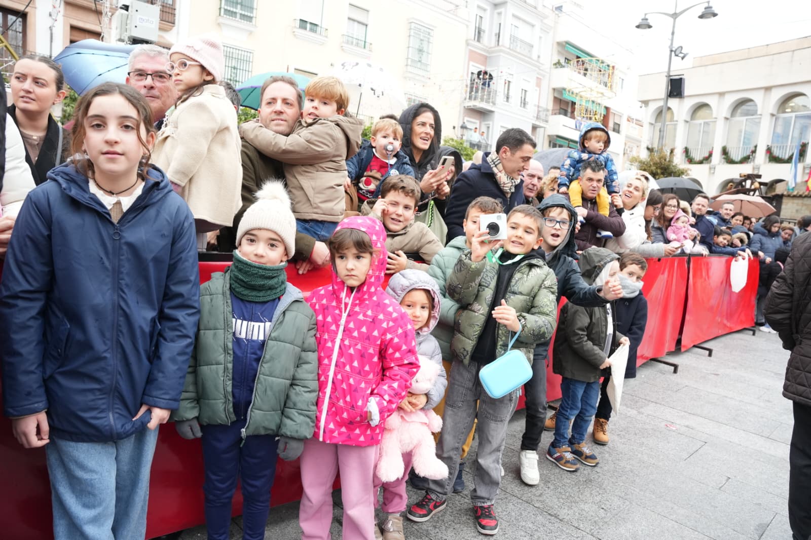 Los Reyes Magos acuden al portal de Belén para la Adoración al Niño Jesús