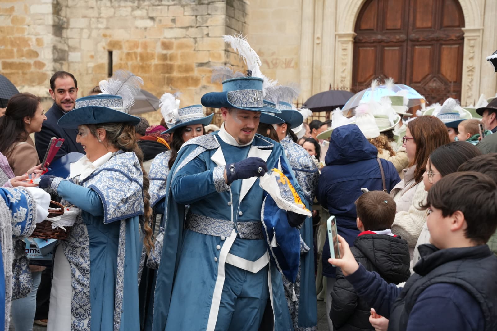 Los Reyes Magos acuden al portal de Belén para la Adoración al Niño Jesús