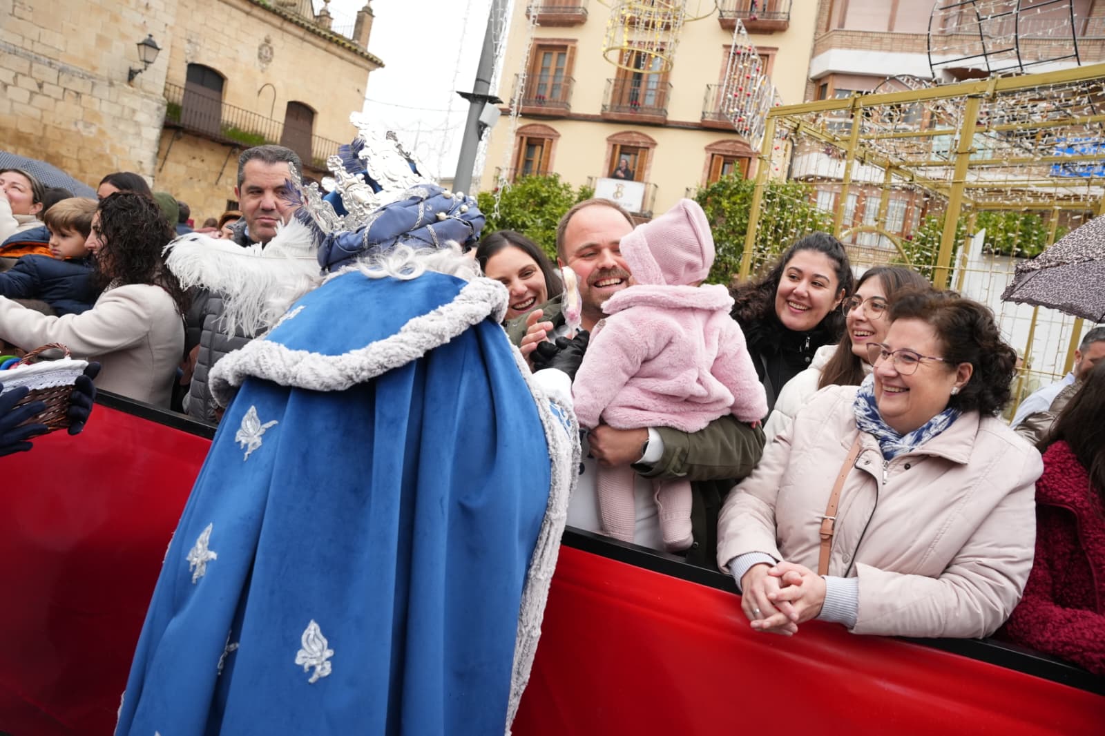 Los Reyes Magos acuden al portal de Belén para la Adoración al Niño Jesús