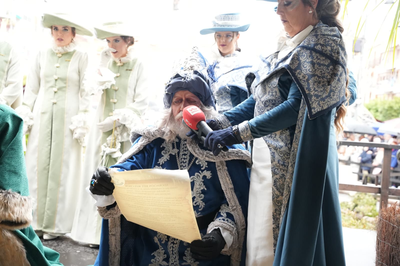 Los Reyes Magos acuden al portal de Belén para la Adoración al Niño Jesús