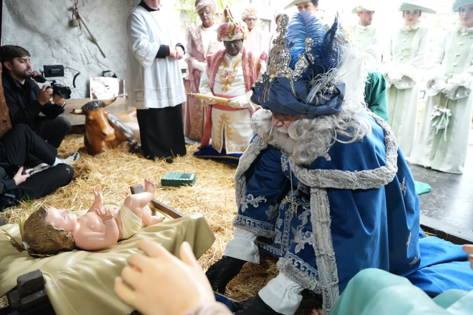 Los Reyes Magos acuden al portal de Belén para la Adoración al Niño Jesús