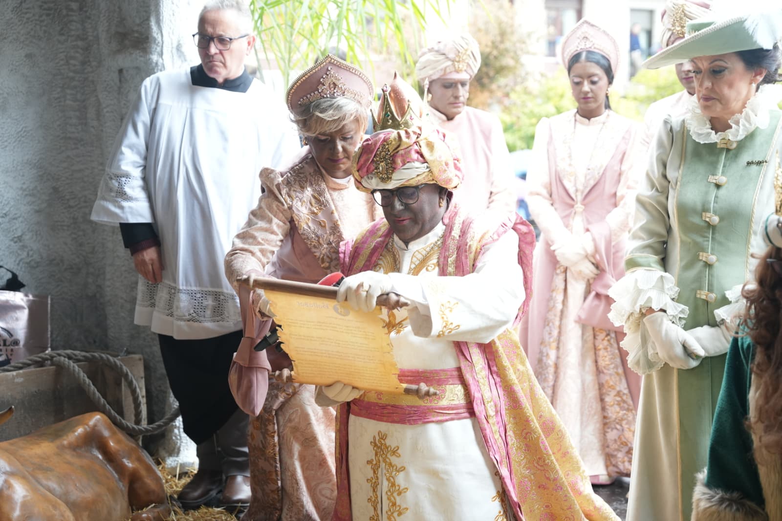 Los Reyes Magos acuden al portal de Belén para la Adoración al Niño Jesús