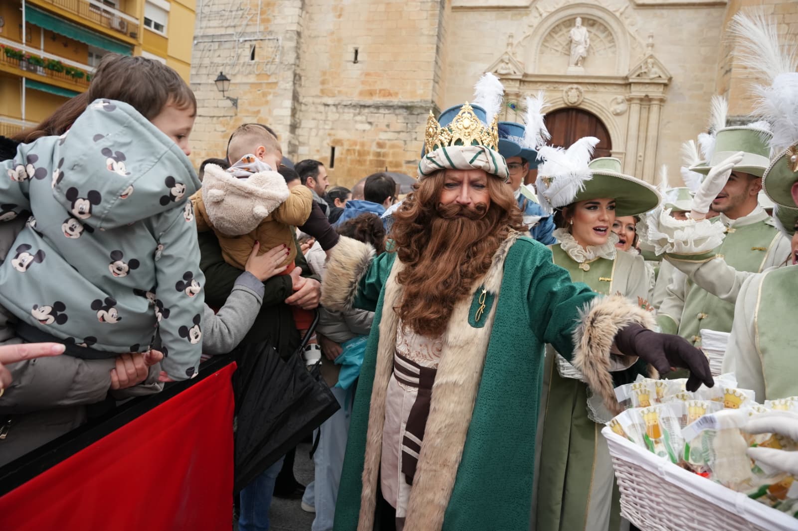 Los Reyes Magos acuden al portal de Belén para la Adoración al Niño Jesús