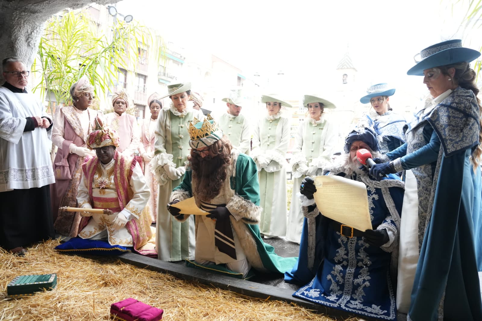 Los Reyes Magos acuden al portal de Belén para la Adoración al Niño Jesús