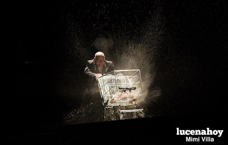 Galería: Leo Bassi deja en el Auditorio Municipal un espectáculo "brutal" con los mejores momentos de su carrera Galería: Leo Bassi deja en el Auditorio Municipal un espectáculo "brutal" con los mejores momentos de su carrera