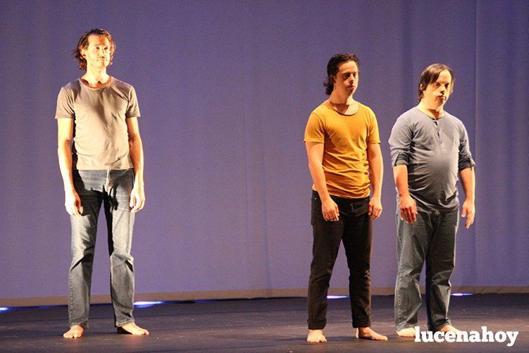 Galería: 'Danza Mobile' ilumina el auditorio con un espectáculo sobre la danza como factor de inclusión