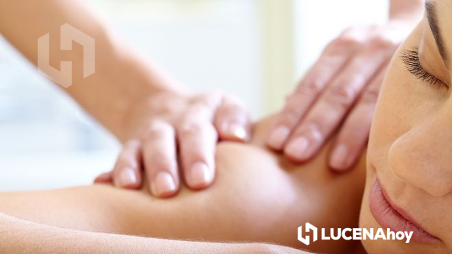 mujer con los ojos cerrados disfrutando del masaje mujer con los ojos cerrados disfrutando del masaje